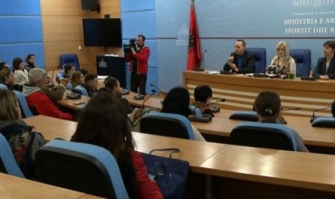 Mësues për Shqipërinë, 6000 kandidatë testojnë njohuritë