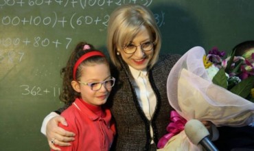 Urimi i ministres së Arsimit Lindita Nikolla për mësuesit