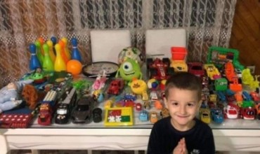 Fëmija nga Gjakova që dhuroi të gjitha lodrat për fëmijët e prekur nga tërmeti 