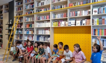 Anëtarësohuni në klubet e leximit “Klubi i leximit për fëmijë” dhe Klubi i leximit për të rritur”