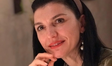 Iriana Papamihali, mësuesja grafik dizajnere 