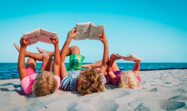 Si të orientojmë fëmijët më shumë drejt leximit dhe më pak ndaj telefonit gjatë verës? 