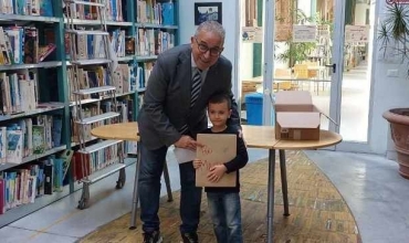 5-vjeçari shqiptar që po bën xhiron e rrjetit pasi u shpall si fëmija që ka lexuar më shumë libra në bibliotekën italiane