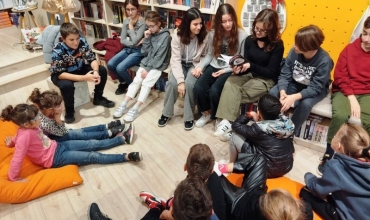 Klubi “Miushi lexues” rinis takimet në librarinë Albas me librin “Izadora Mun shkon në shkollë” 