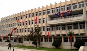 Pse të largohesh, kur mund të ndërtosh të ardhmen këtu? Universiteti i Vlorës, një mundësi me vlerë! 