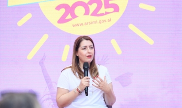 Manastirliu prezanton Shkollën Verore: Pilotimi nis më 16 qershor në 10 shkolla në Tiranë, Kamëz dhe Durrës