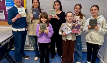 Libra nga autor&euml; t&euml; Kosov&euml;s, me banim n&euml; Lond&euml;r, b&euml;hen pjes&euml; e projektit m&euml;simdh&euml;n&euml;s nga m&euml;suese Anila Kadija 