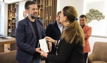 Hajrulla &Ccedil;eku, Ministri i Ri i Arsimit dhe Shkenc&euml;s n&euml; Kosov&euml; &ndash; Mesazh urimi nga Mirela Kumbaro