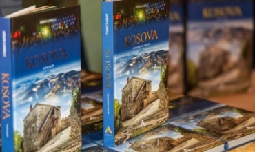 &ldquo;Kosova: Udh&euml;p&euml;rshkrim i shkurt&euml;r&rdquo; p&euml;r identitet e vlera universale