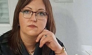 Rregullat ndryshojn&euml; n&euml; "mes t&euml; loj&euml;s": M&euml;suesit skualifikohen pasi dor&euml;zuan dosjet dhe mor&euml;n pik&euml;t!