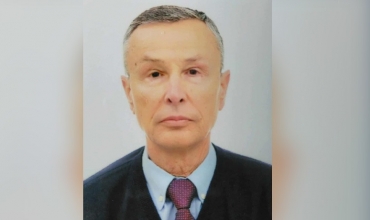 Aleksand&euml;r Mita: Mbi p&euml;rdorimin e presjes n&euml; periudhat me fjali t&euml; n&euml;nrenditura