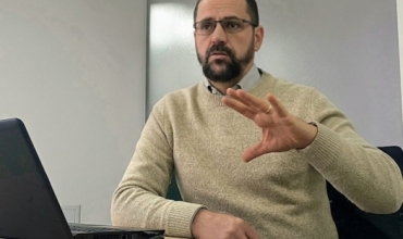 Mesazh mir&euml;njohjeje p&euml;r m&euml;suesit n&euml; 7 Mars, nga Jetmir Qaushi