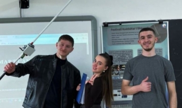 3 gjimnazist&euml;t shqiptar&euml; krijojn&euml; "Shkopin Inteligjent" p&euml;r njer&euml;zit me probleme me shikimin