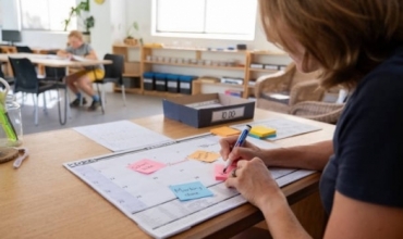 Mbyllja e or&euml;s m&euml;simore: Proces reflektimi p&euml;r nj&euml; nx&euml;nie t&euml; q&euml;ndrueshme