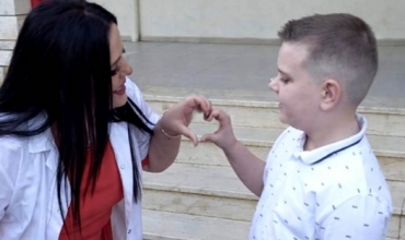 Teuta Bil&ccedil;ari: Varf&euml;ria emocionale, gangrena e heshtur q&euml; d&euml;mton familjen, shkoll&euml;n dhe shoq&euml;rin&euml; p&euml;rball&euml; fuqis&euml; transformuese t&euml; inteligjenc&euml;s emocionale