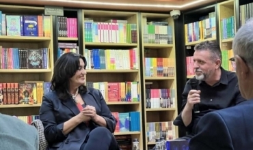 Rita Petro sjell librin e saj t&euml; ri &ldquo;Poema e munges&euml;s&rdquo; n&euml; Prishtin&euml;, diskutim mbi vdekjen, munges&euml;n dhe vetmin&euml; 