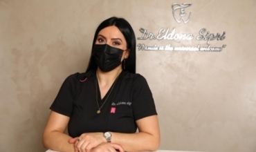 Frika nga dentisti te f&euml;mij&euml;t, k&euml;shillat e Dr. Eldona Sipri p&euml;r prind&euml;rit q&euml; t&euml; nxisin p&euml;rvoja pozitive q&euml; n&euml; mosh&euml; t&euml; hershme