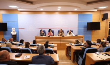 Matur&euml; Shtet&euml;rore 2026, Kumbaro takim me drejtuesit e arsimit, rregullore e fort&euml; dhe penalizim p&euml;r shkeljet