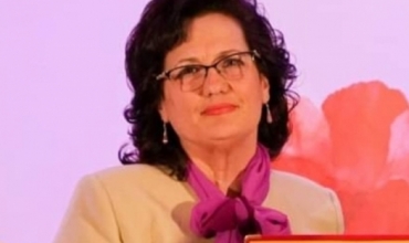 "Ju m&euml; m&euml;suat t&euml; dua librin", rr&euml;fimi prek&euml;s i m&euml;sueses Yllka Talo pas takimit me ish-nx&euml;n&euml;sin