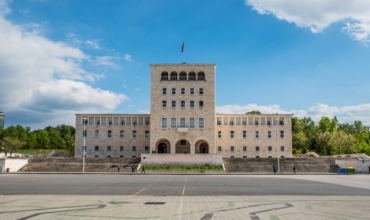 Kalendari p&euml;r procedurat e aplikimit dhe regjistrimit n&euml; institucionet e arsimit t&euml; lart&euml;, 2026-2027