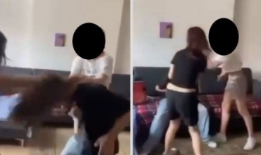 Tri vajzat n&euml; Fier dhunuan shoqen dhe e filmuan, policia i merr n&euml; hetim