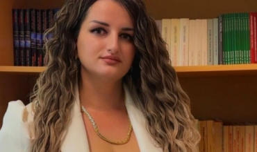 Ardita Brahimi Idrizi: Prind&euml;r, mos e matni dashurin&euml; me shpenzimet p&euml;r f&euml;mij&euml;t