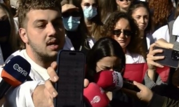Studenti i Mjek&euml;sis&euml; kund&euml;rshton akuzat: &ldquo;Jam student me mesatare 10.0&rdquo;
